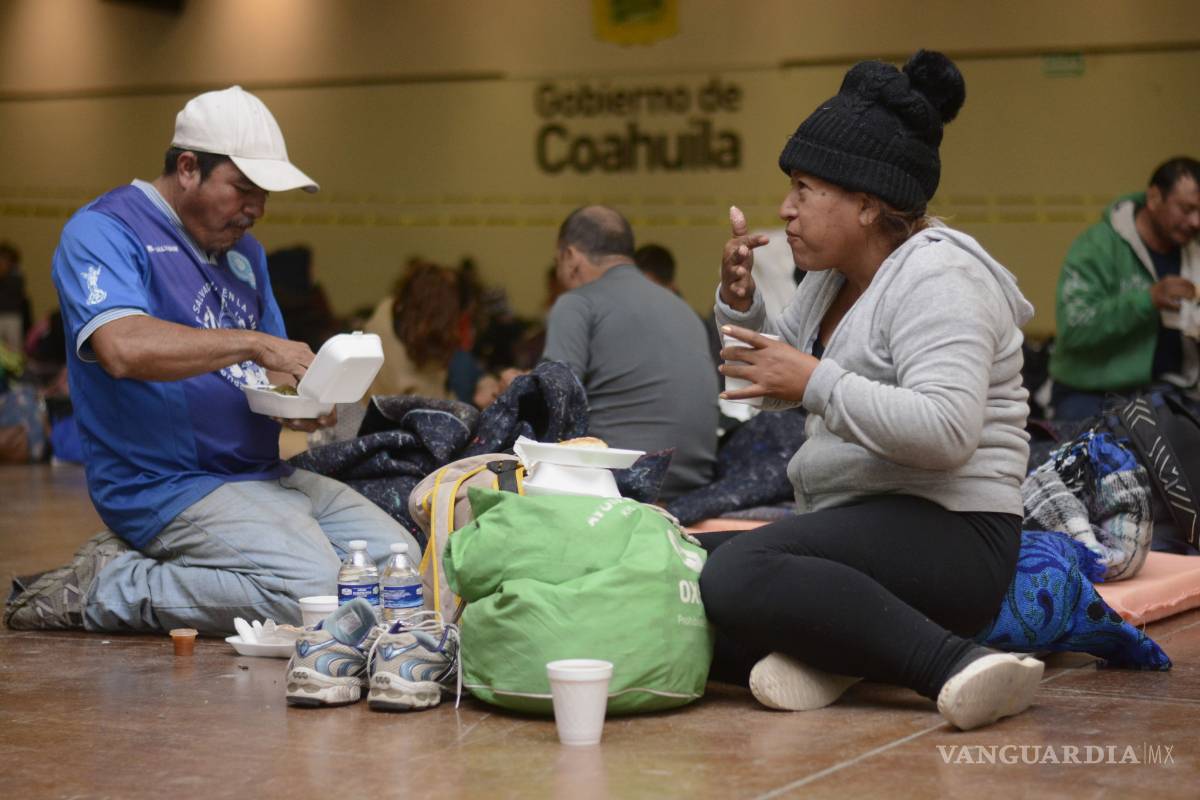 Arriban a Saltillo mil 900 migrantes; abren mega albergue
