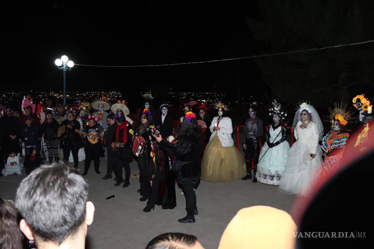 $!También los asistentes pudieron disfrutar de la presentación de la Tuna Femenil.