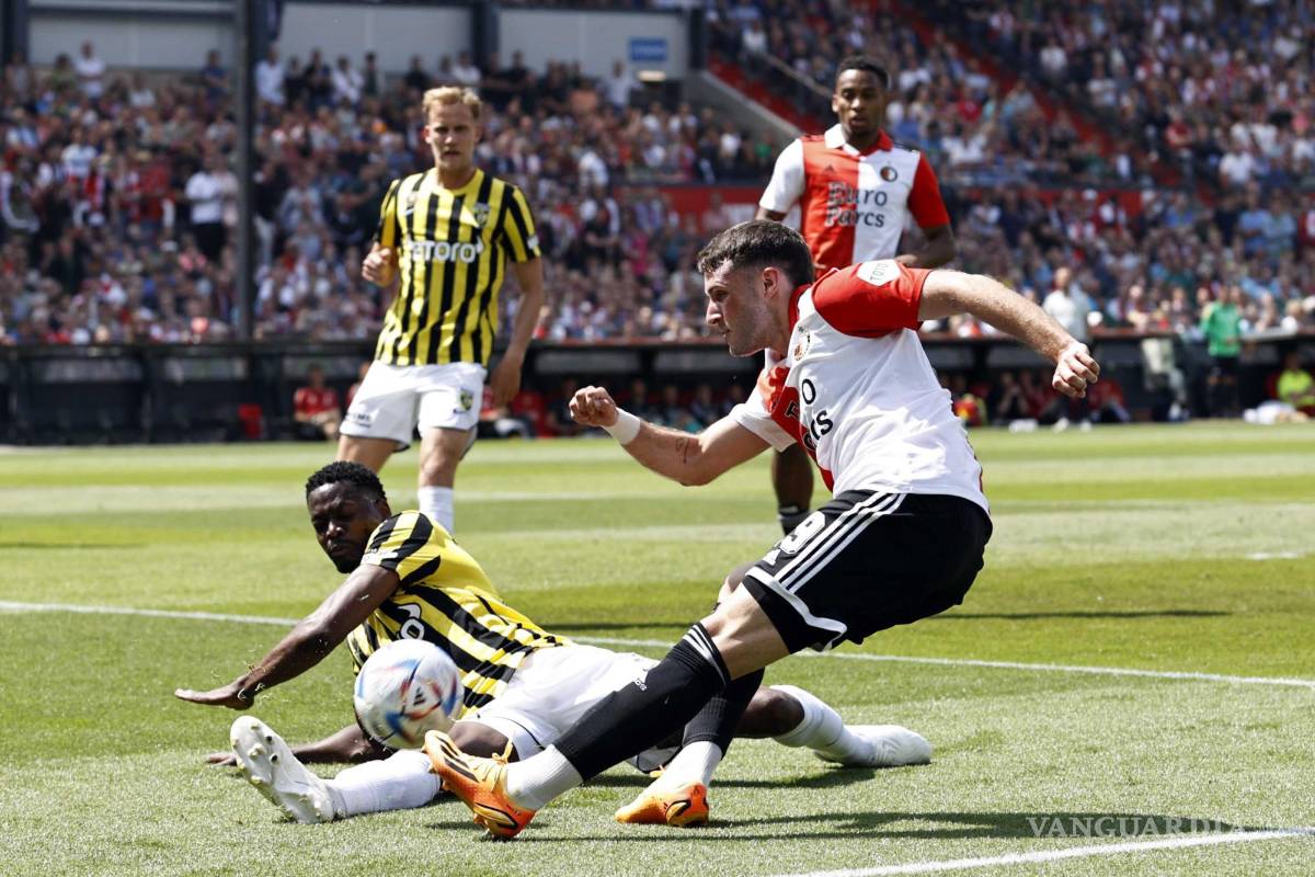 Santi Giménez cierra un año fructífero con el Feyenoord