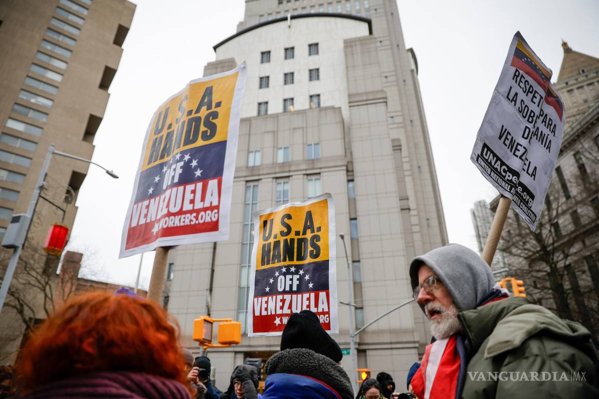 $!El dictador de 63 años rechazó los cuatro cargos penales que le imputa la justicia estadounidense, entre ellos narcoterrorismo, conspiración para importar cocaína y posesión de armas de guerra.