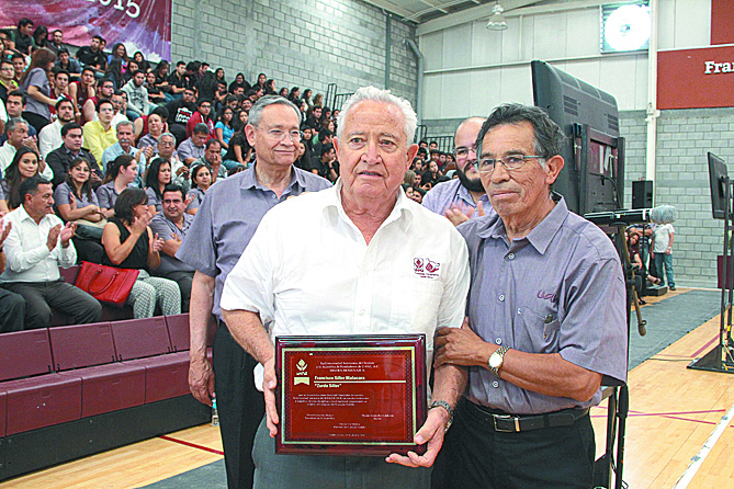 Celebran fiesta en la UANE