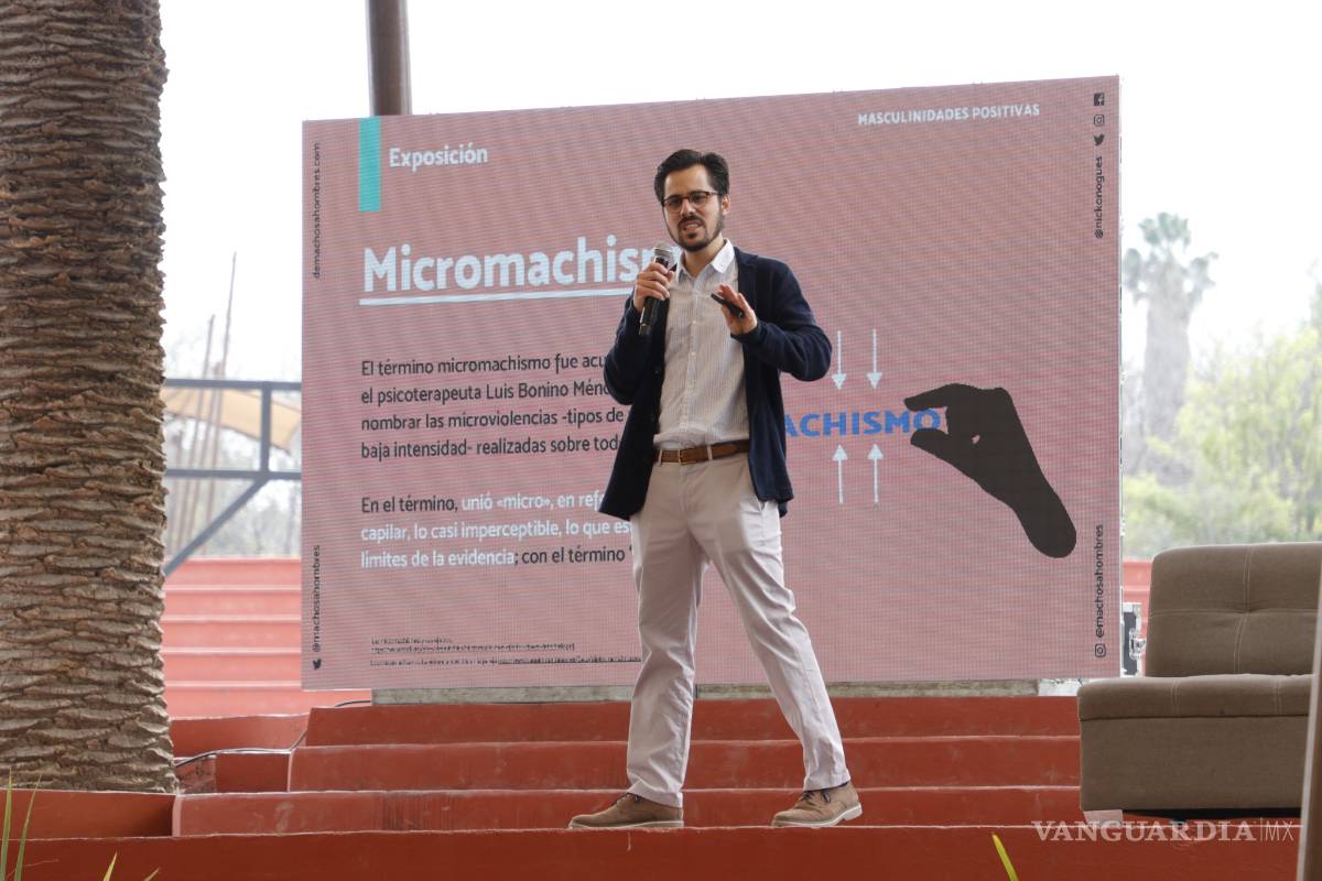 Filósofo imparte conferencia sobre nuevas masculinidades a jóvenes saltillenses