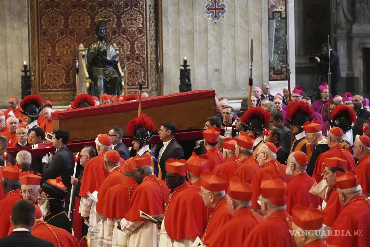 Despiden miles de fieles al Papa Francisco en la Basílica de San Pedro