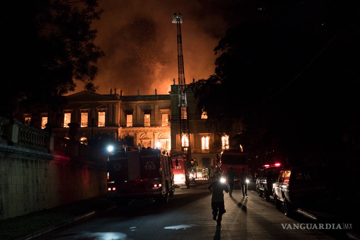 $!Voraz incendio destruye el Museo Nacional de Brasil y pierde gran parte de su acervo (Fotogalería)
