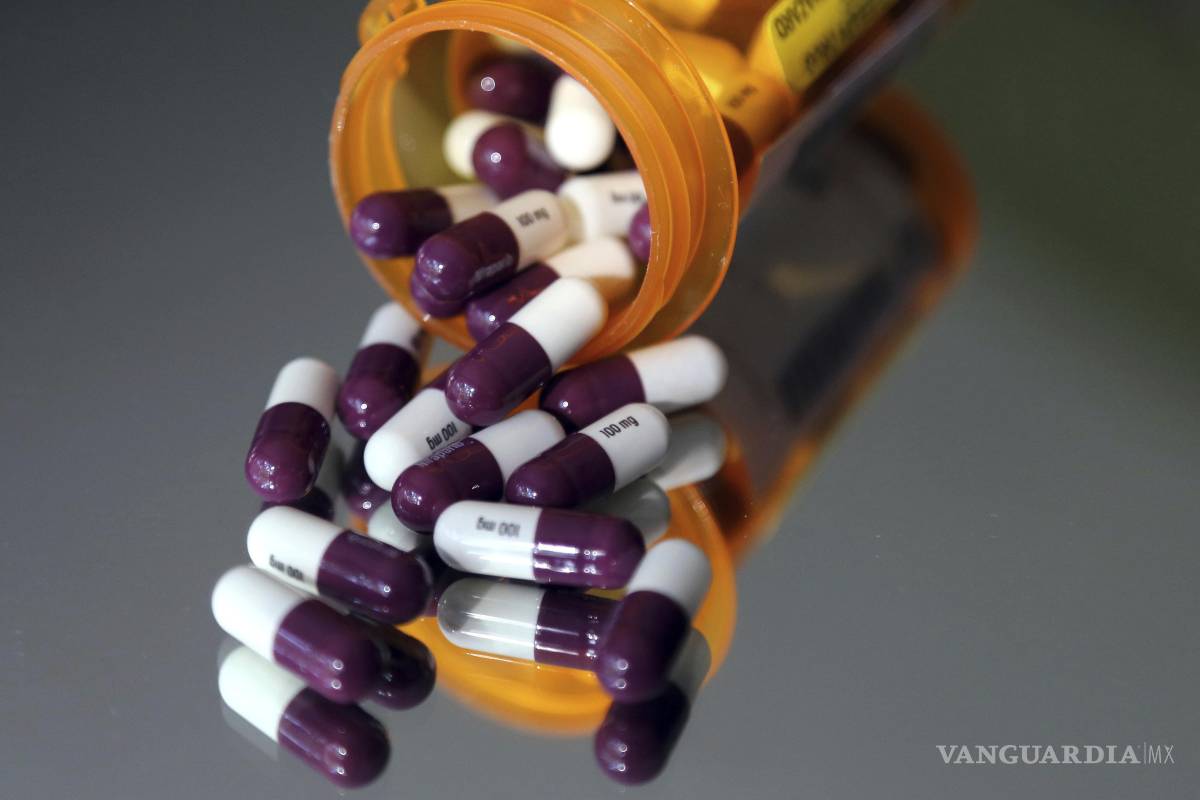 Trump firma decreto para obligar a las farmacéuticas a bajar precios de medicinas