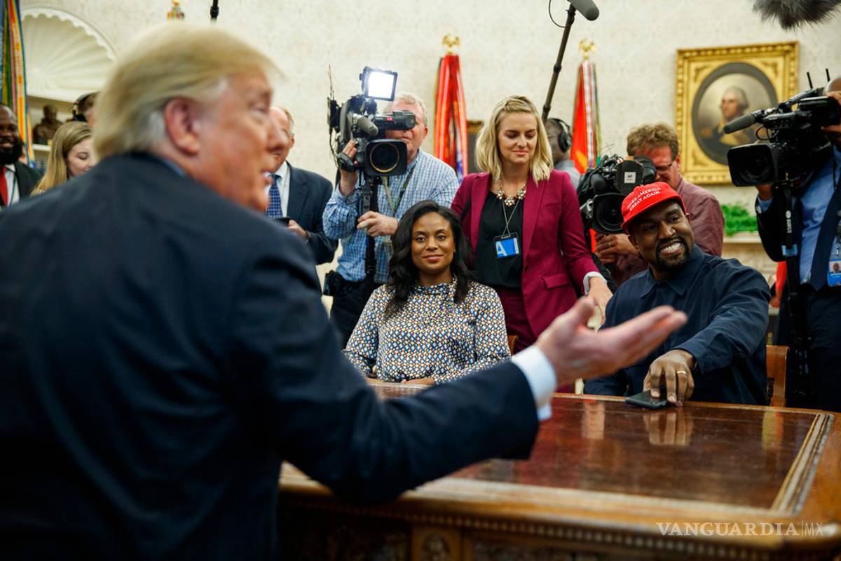 Rapero Kanye West visita a Trump en la Casa Blanca