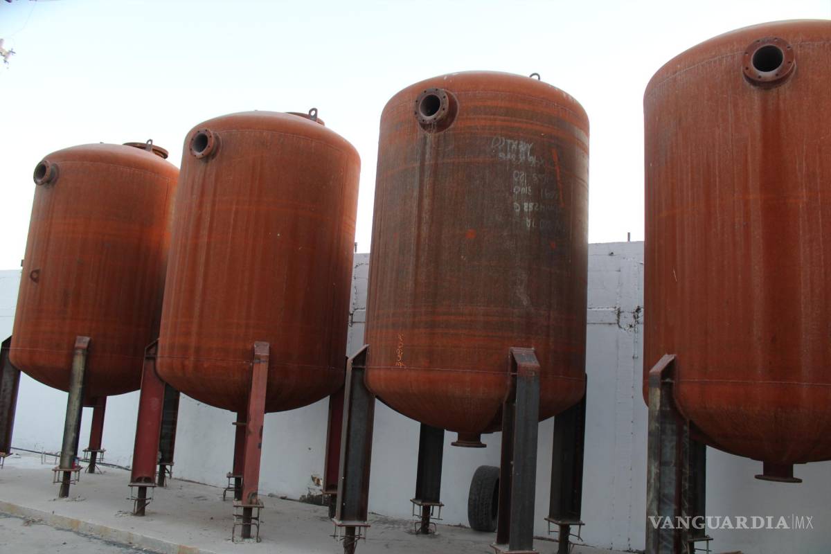 $!El pozo 79 del fraccionamiento Lagos de Torreón es una obra concluida,según la Conagua, pero los filtros están oxidados y en desuso.