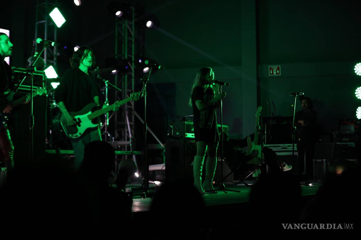 $!El recinto recibió a los fanáticos de las bandas.