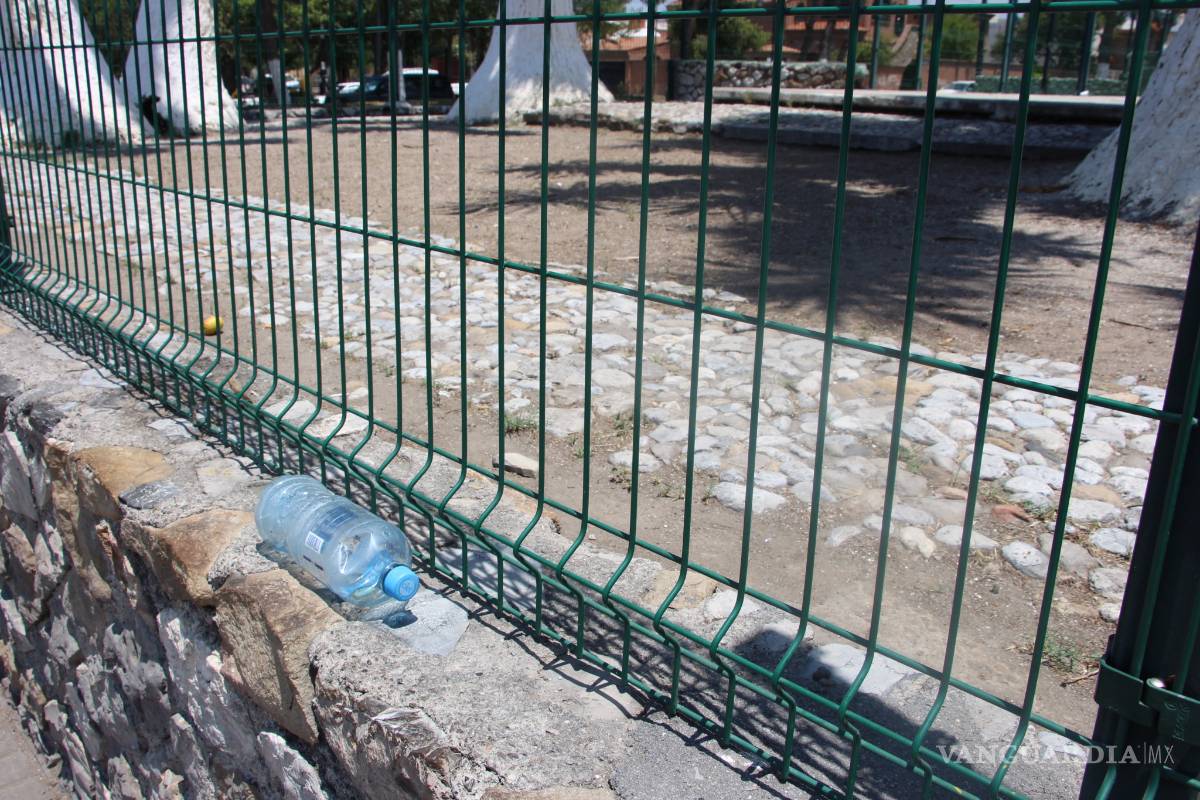 $!Después de visita de AMLO regresa la basura a los alrededores del Hospital Ixtlero de Ramos Arizpe