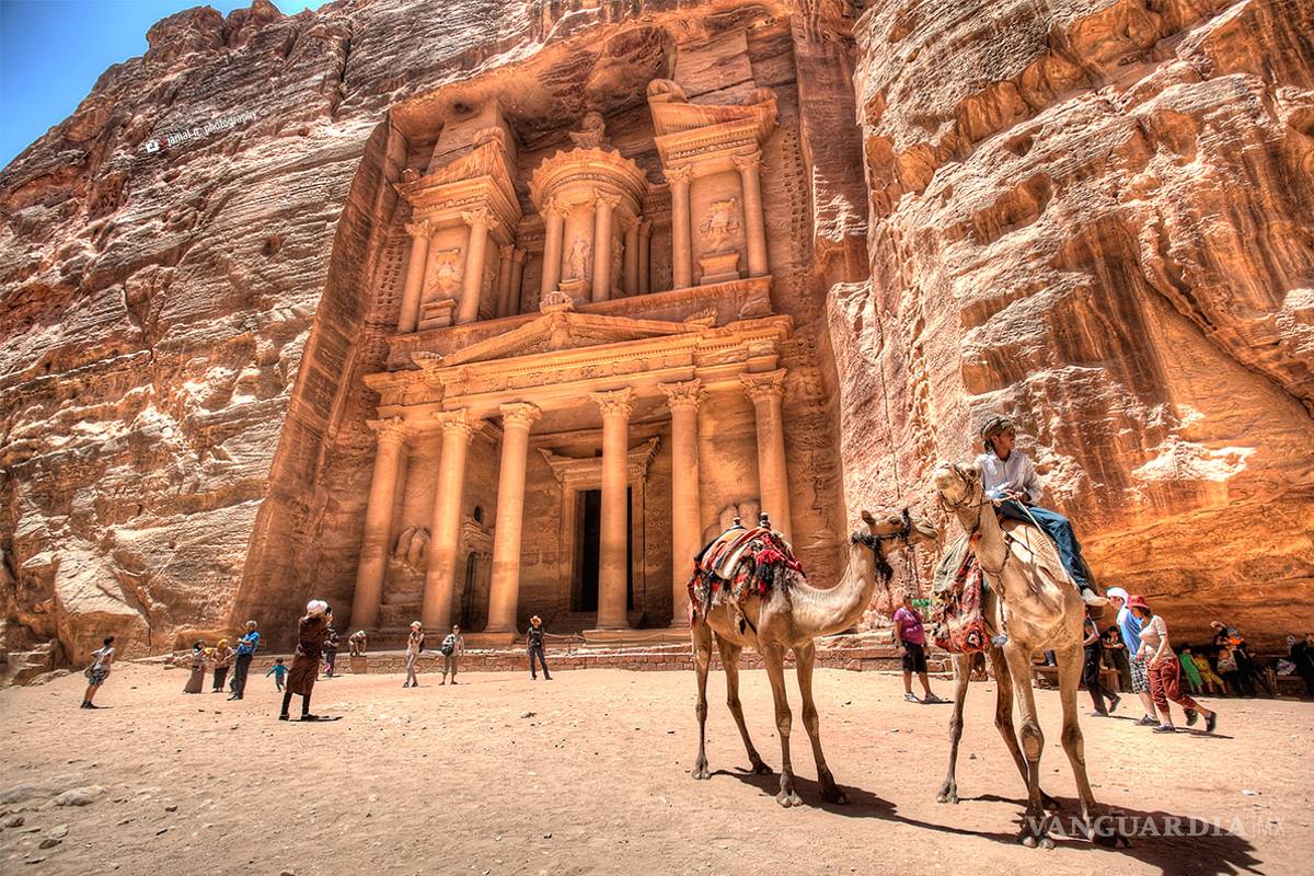 Los arqueólogos descubren un gran monumento enterrado en Petra