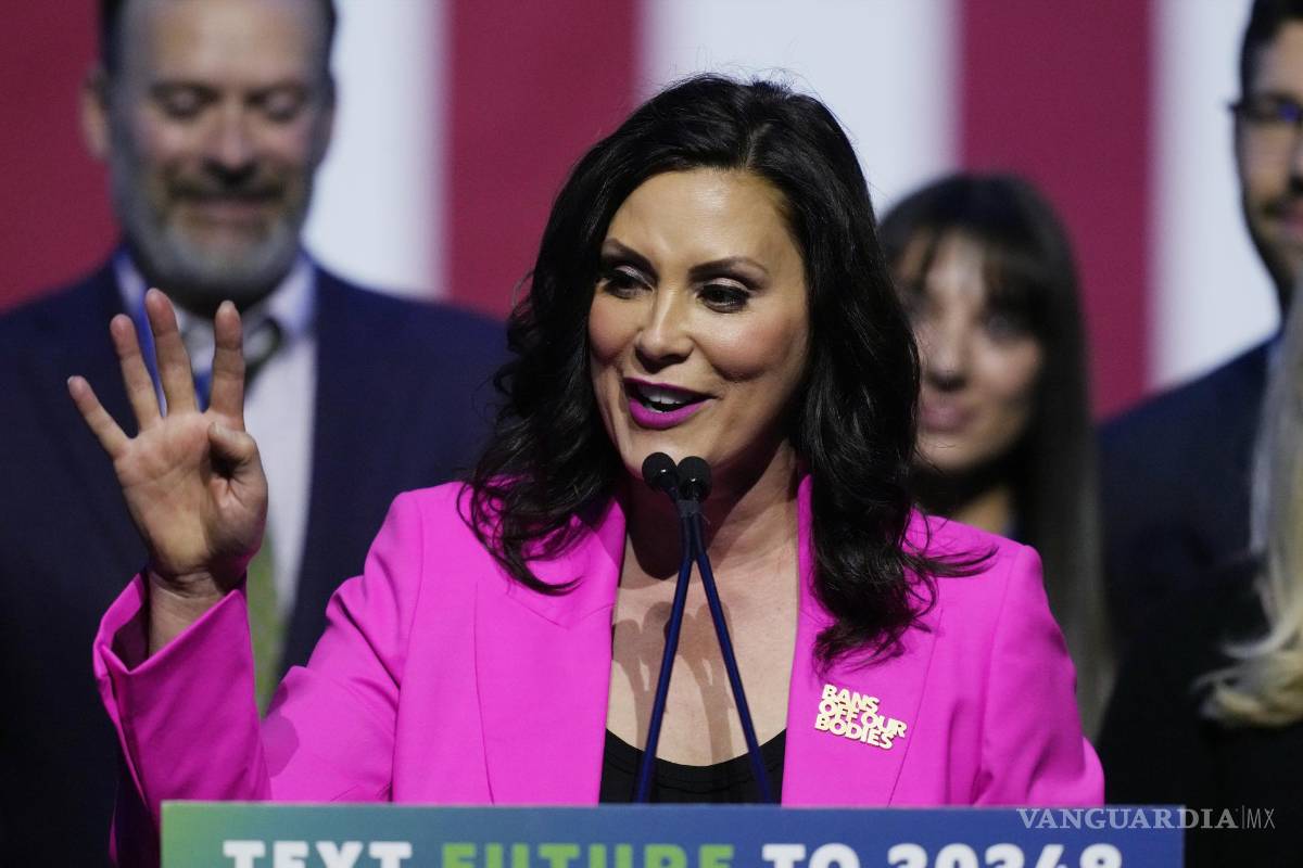 $!La gobernadora demócrata de Michigan, Gretchen Whitmer, habla durante la noche de las elecciones en Detroit.