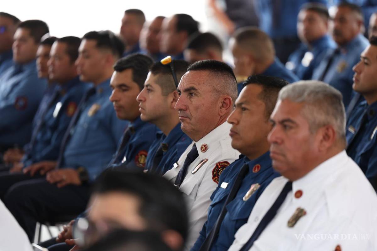 $!Uniformes estructurales, camionetas equipadas y estímulos económicos forman parte del paquete de apoyos entregado para reforzar la seguridad operativa de los cuerpos de auxilio.