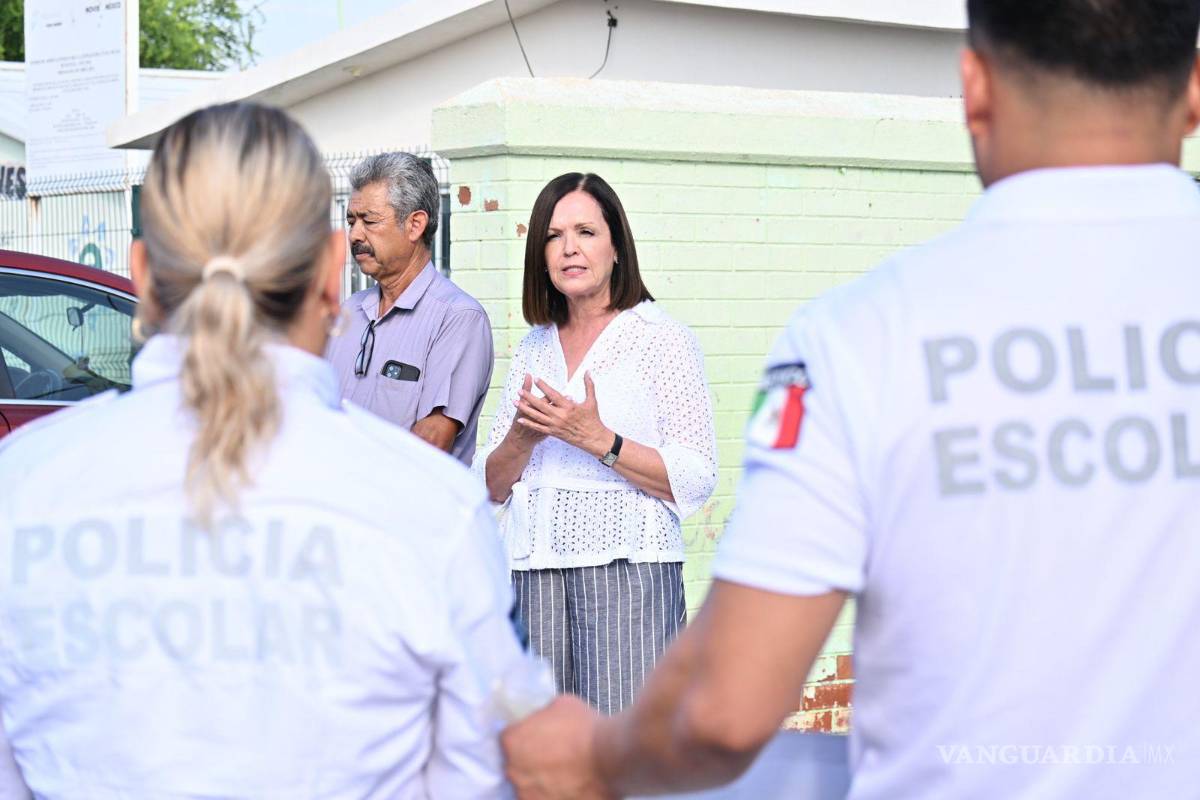 $!La alcaldesa impulsa el trabajo en equipo entre vecinos, maestros y gobierno.