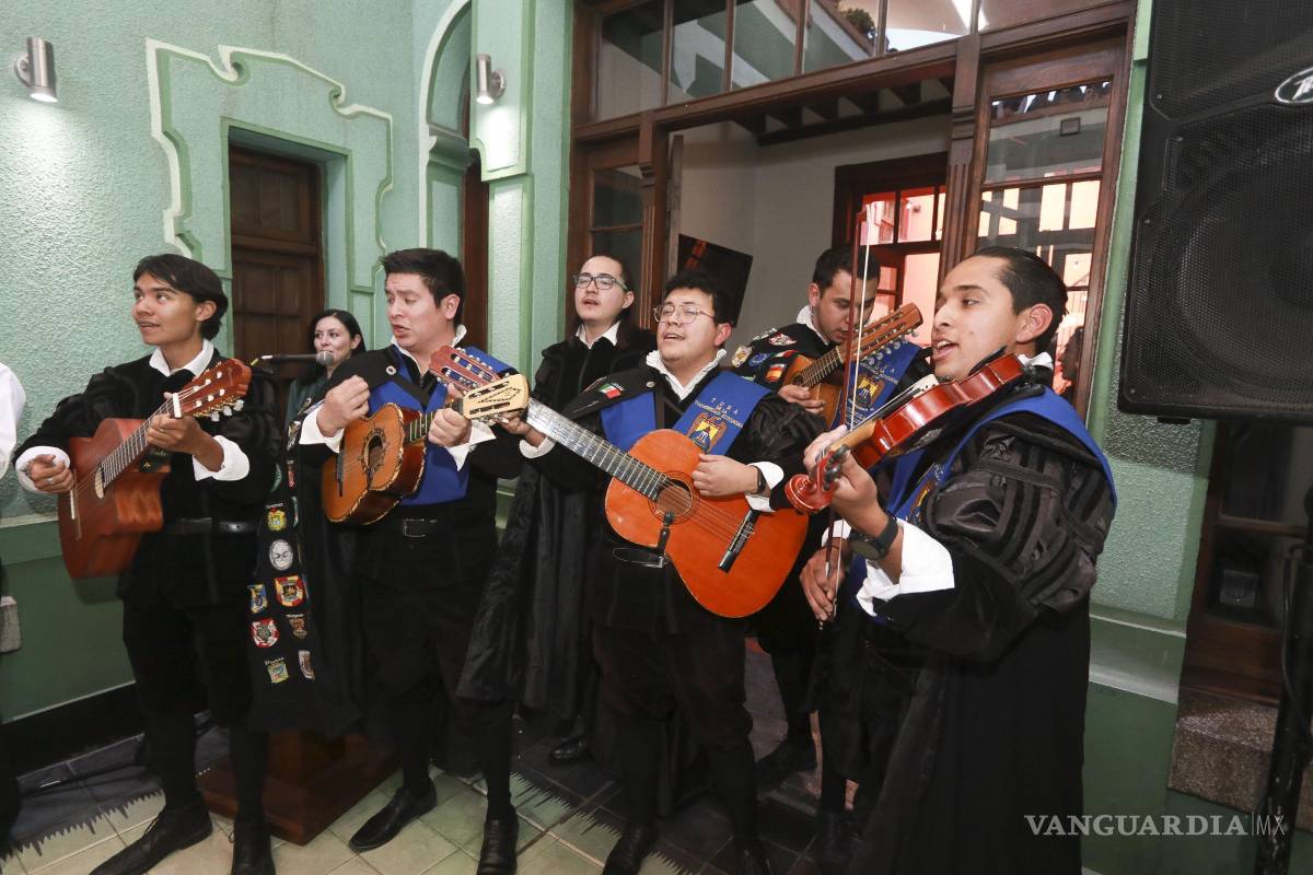 $!La Tuna de la UAdeC amenizó la ceremonia de aniversario.