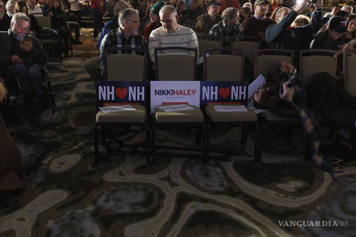 $!Partidarios esperan a la candidata republicana a la presidencia, la ex gobernadora de Carolina del Sur, Nikki Haley en Manchester.