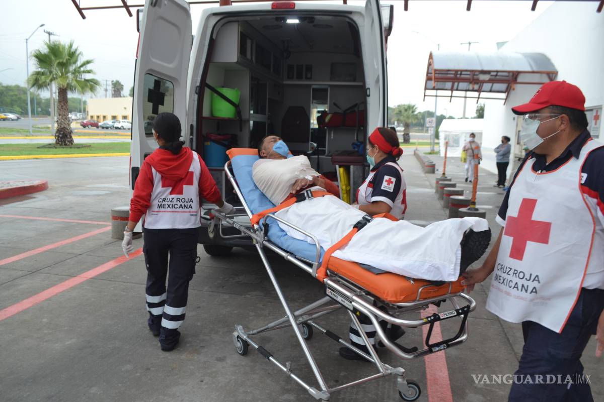 Es arrollado por camioneta en colonia de Saltillo; responsable lo deja luxado