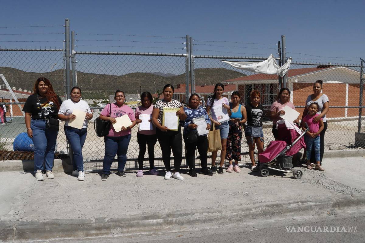 $!Familias enfrentan dificultades económicas para costear el transporte escolar, una de las pocas opciones viables para acceder a escuelas con cupo disponible en otras áreas de Saltillo.