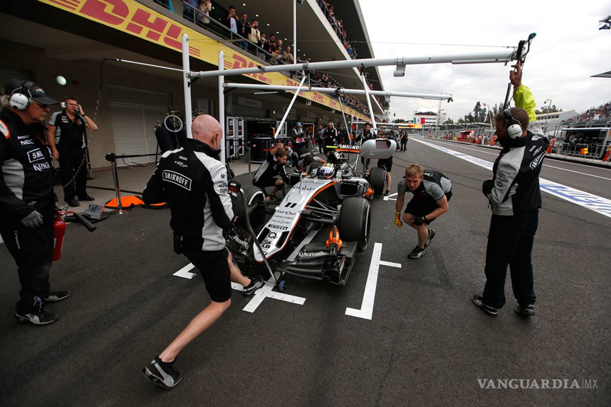 Checo Pérez vive jornada de contrastes, declara que tiene un problema en el coche