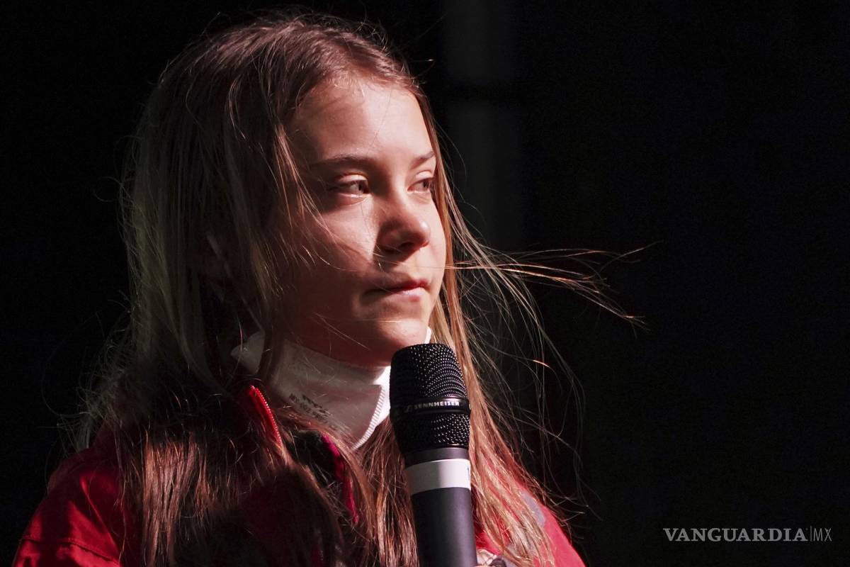 $!La activista sueca Greta Thunberg habla el 5 de noviembre de 2021 en una manifestación en Glasgow, Escocia.