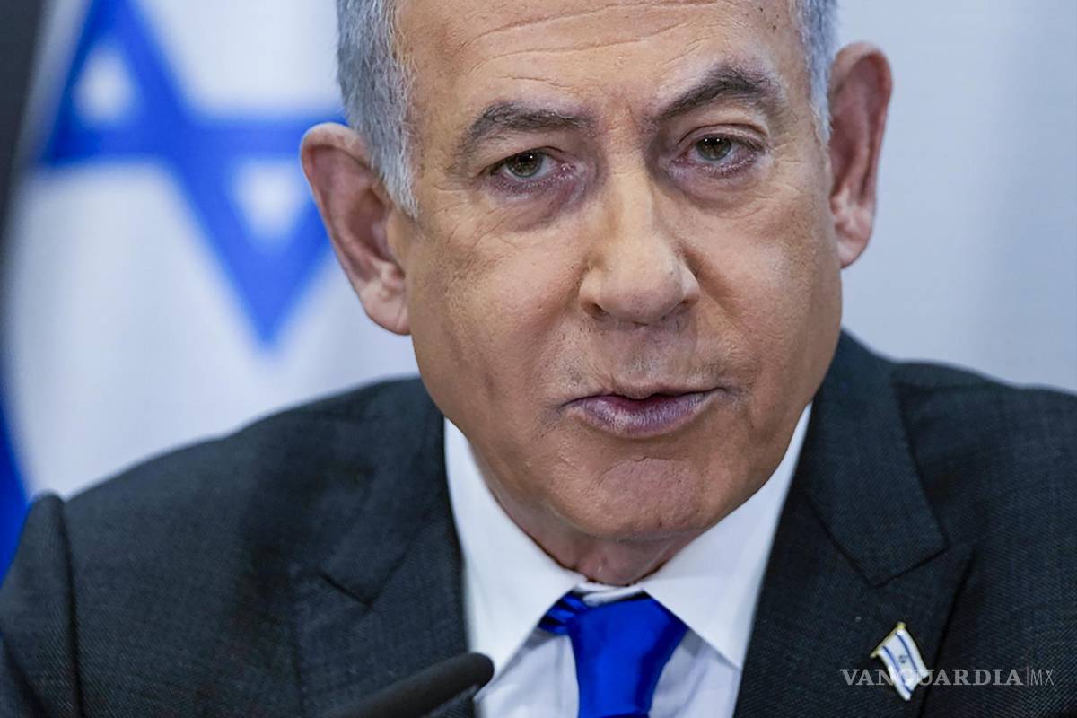 $!El primer ministro israelí, Benjamín Netanyahu, preside una reunión de gabinete en la base militar de Kirya en Tel Aviv, Israel.
