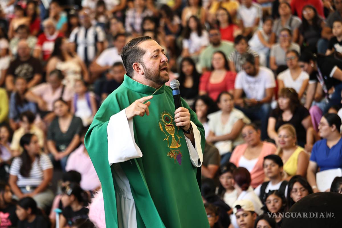 $!La misa fue encabezada por el presbítero Chuy Pedro Oyervides, responsable de la celebración.