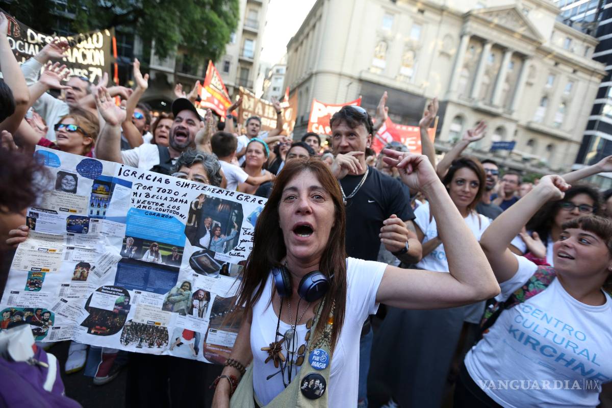 Protestan en Argentina por despidos masivos