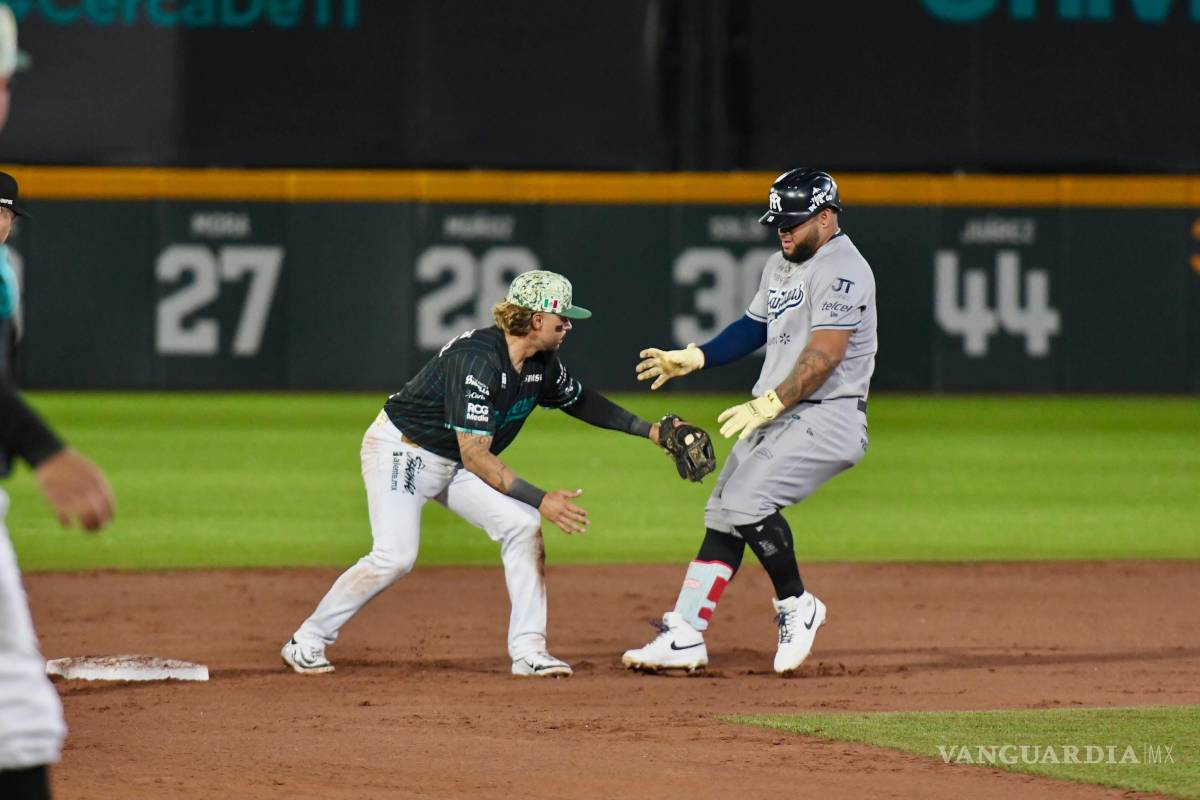 $!Sultanes castigó temprano al pitcheo saltillense y emparejó la serie ante Saraperos con una victoria contundente en territorio coahuilense.