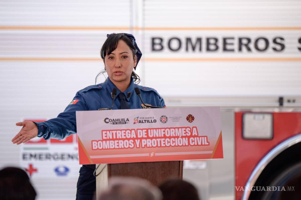 $!La bombero, Tania Martínez, comentó que el nuevo equipo fortalece la imagen y desempeño de las coporaciones.