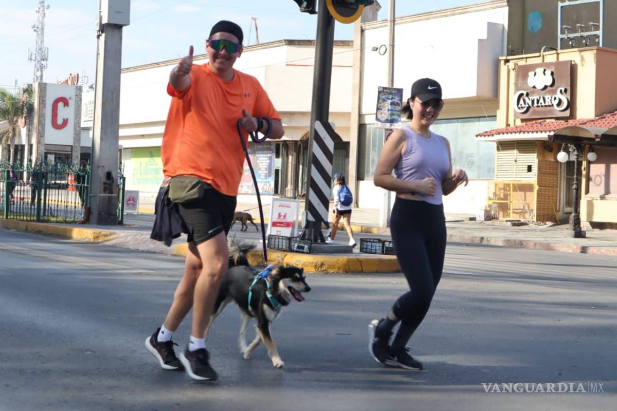 $!Familias saltillenses recorrieron el bulevar Venustiano Carranza durante la Ruta Recreativa dominical.