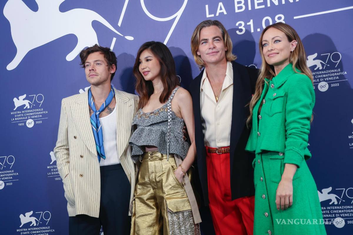 $!De izquierda a derecha, Harry Styles, Gemma Chan, Chris Pine y la directora Olivia Wilde en la 79a edición del Festival de Cine de Venecia en Venecia.