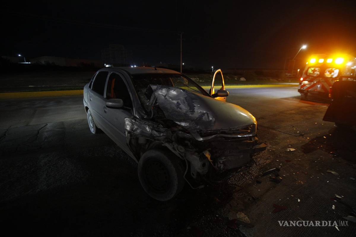 Conductor ebrio choca y resulta con heridas en cara