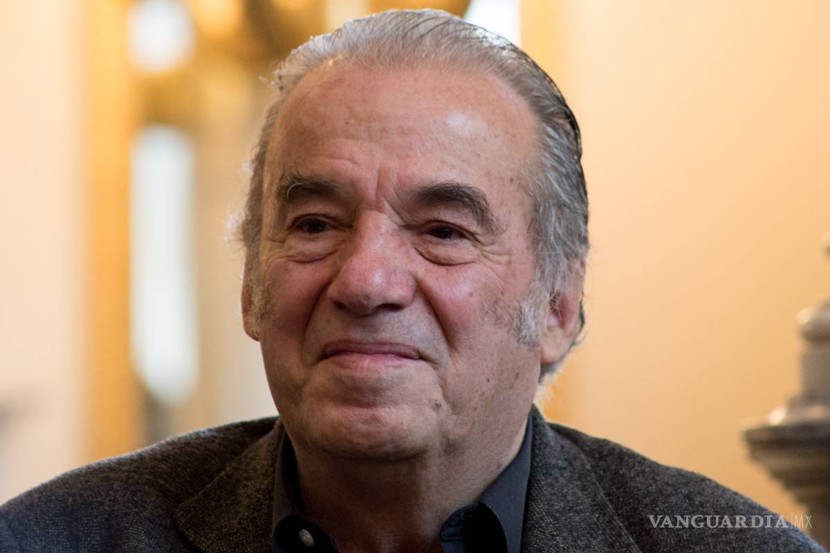 Óscar Chávez festejará 50 años de carrera en el Zócalo