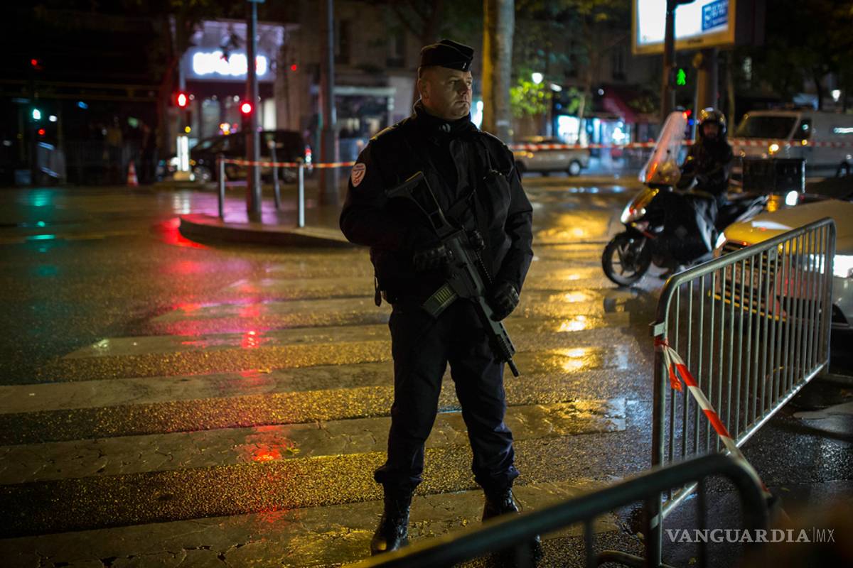 $!Sting reabre el "Bataclan" de París con minuto de silencio por víctimas