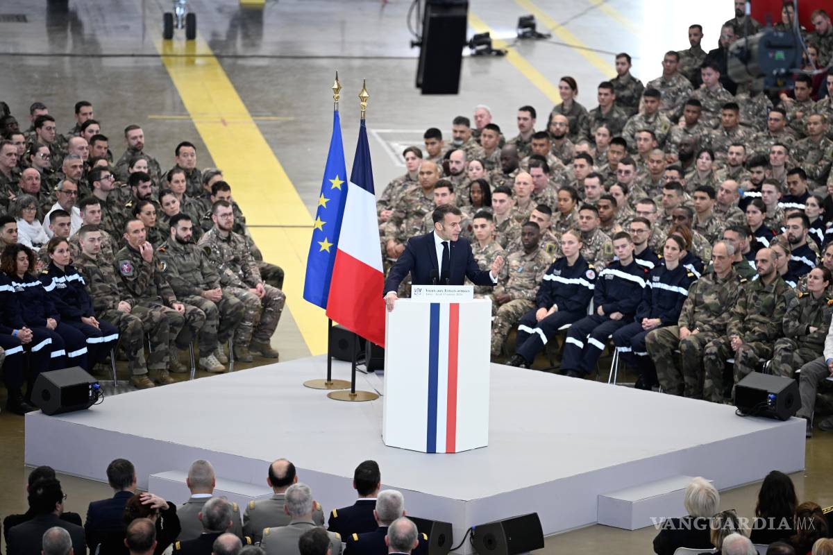 $!El presidente francés, Emmanuel Macron, pronuncia un discurso durante su visita a la base aérea militar de Istres, en el sur de Francia, el jueves 15 de enero de 2026.