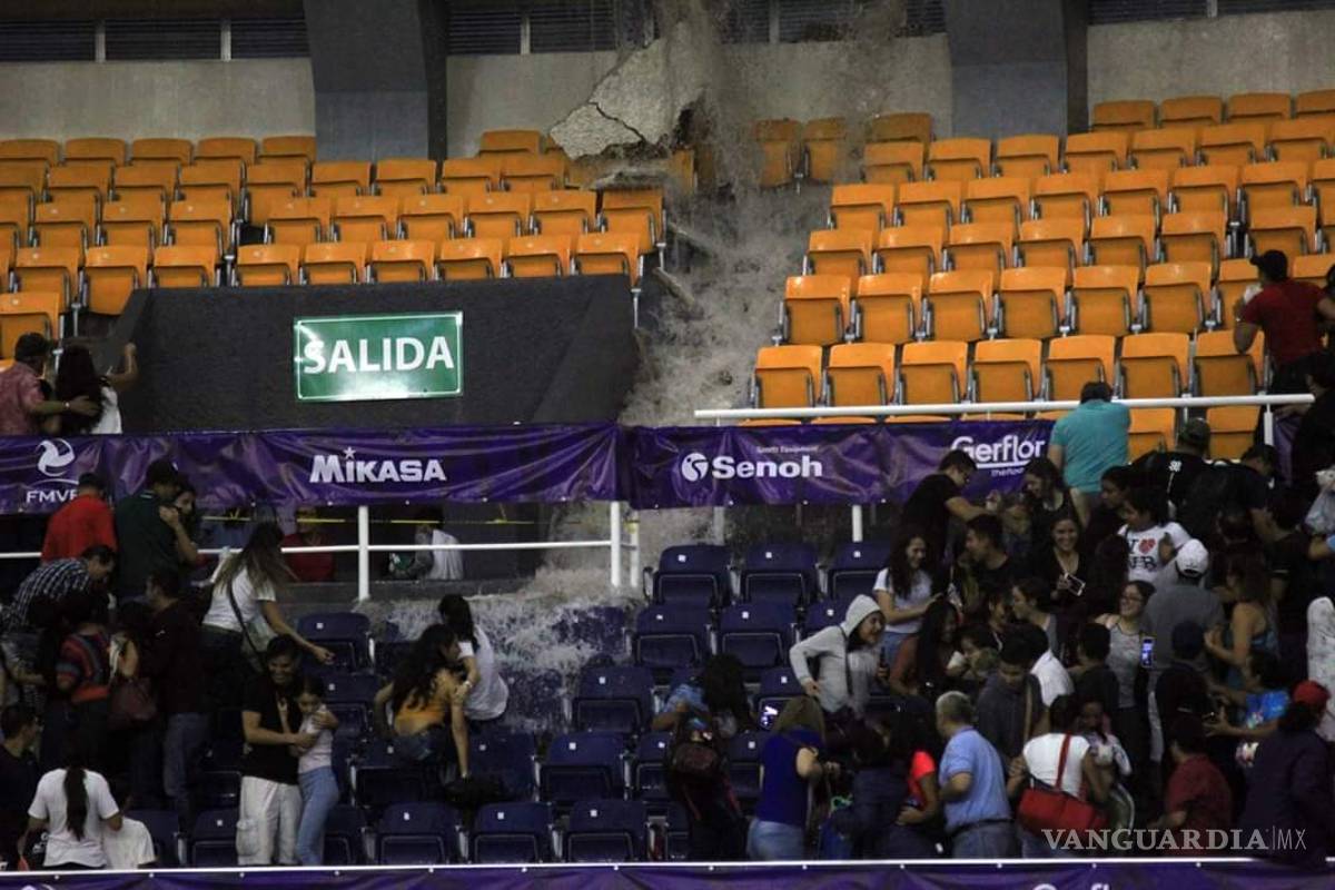 En pleno partido del Mundial de Voleibol en Aguascalientes, lluvias derrumban el techo del estadio