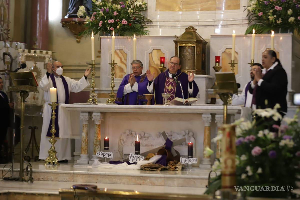 $!Monseñor Hilario González García destaca que la imposición de ceniza marca un tiempo de solidaridad y ayuda hacia quienes enfrentan situaciones adversas.