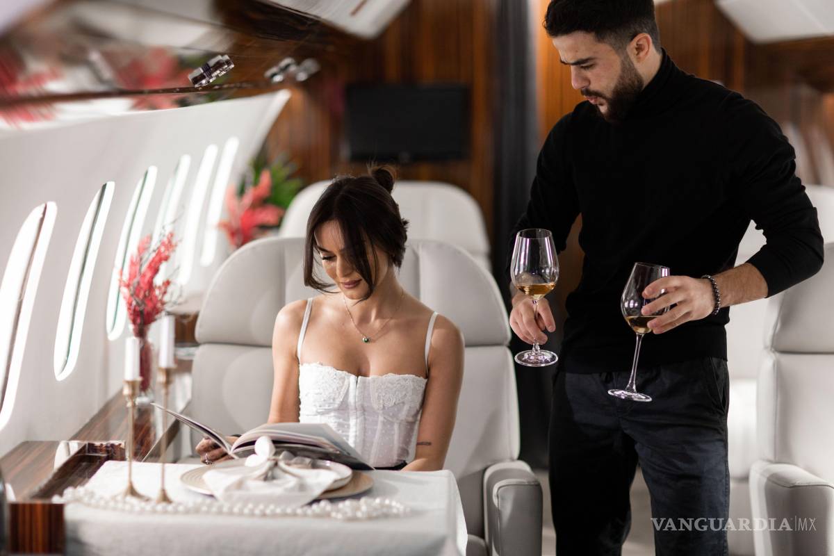 $!Viajes de ensueño, vuelos privados y lujos inalcanzables: el distanciamiento entre la vida cotidiana de los usuarios y las élites digitales precipitó la pérdida de empatía durante el verano de 2026.