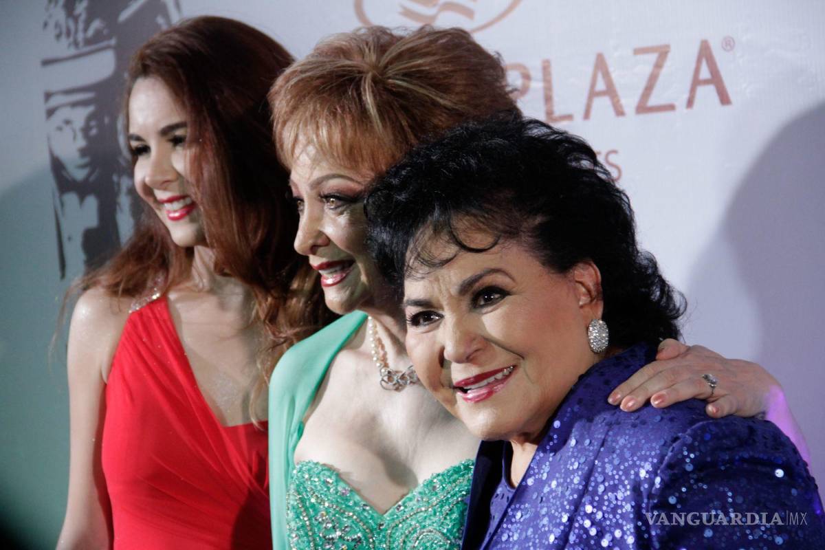 $!22 de abril de 2015. Carmen Salinas a su llegada a la XLIV entrega de las Diosas de Plata. Cuartoscuro/Iván Stephens