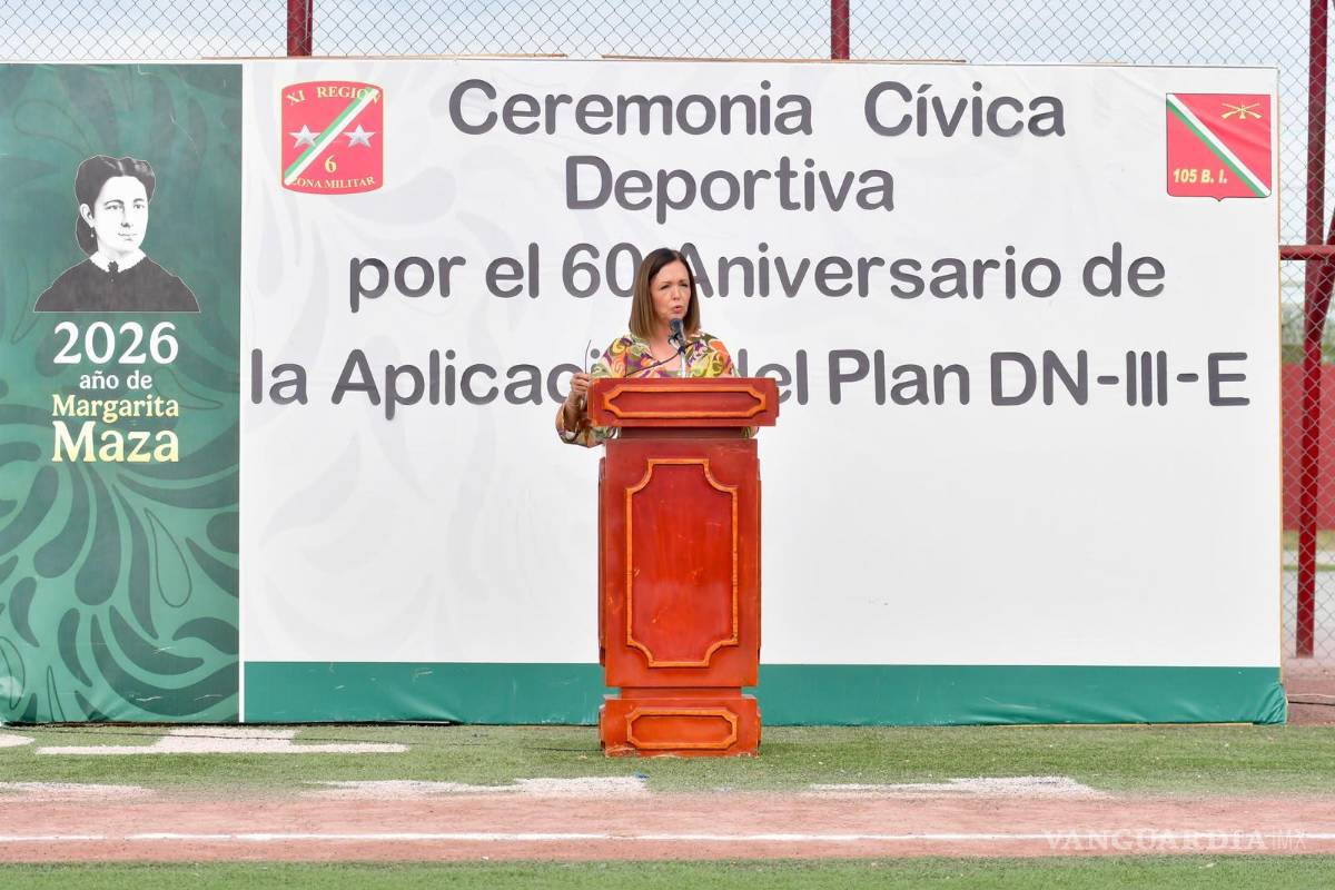 $!La alcaldesa Sara Irma Pérez encabezó la ceremonia cívico-deportiva para reconocer los 60 años de servicio del Plan DN-III-E.