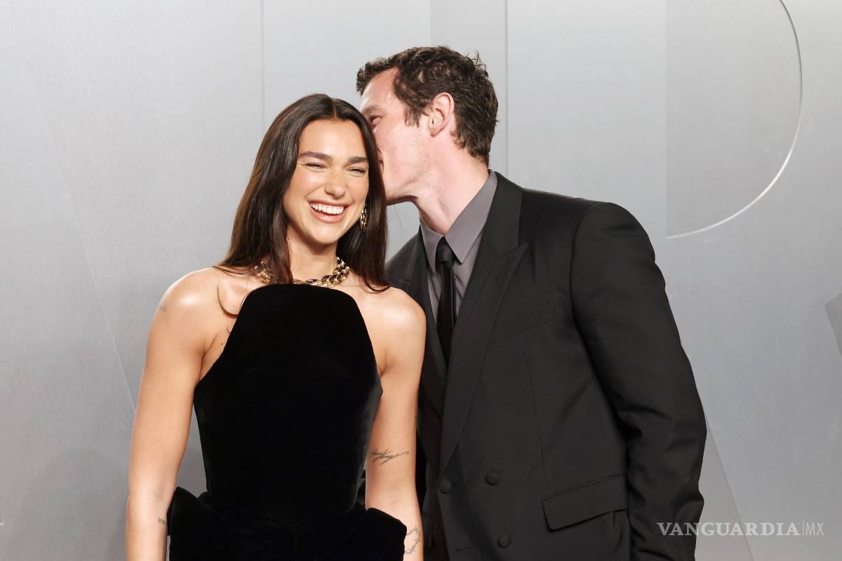$!Dua Lipa y Callum Turner se conocieron a raíz de ‘Fortuna’, un libro que ambos leían al mismo tiempo. Su historia es un ejemplo del fetiche por la cultura literaria.