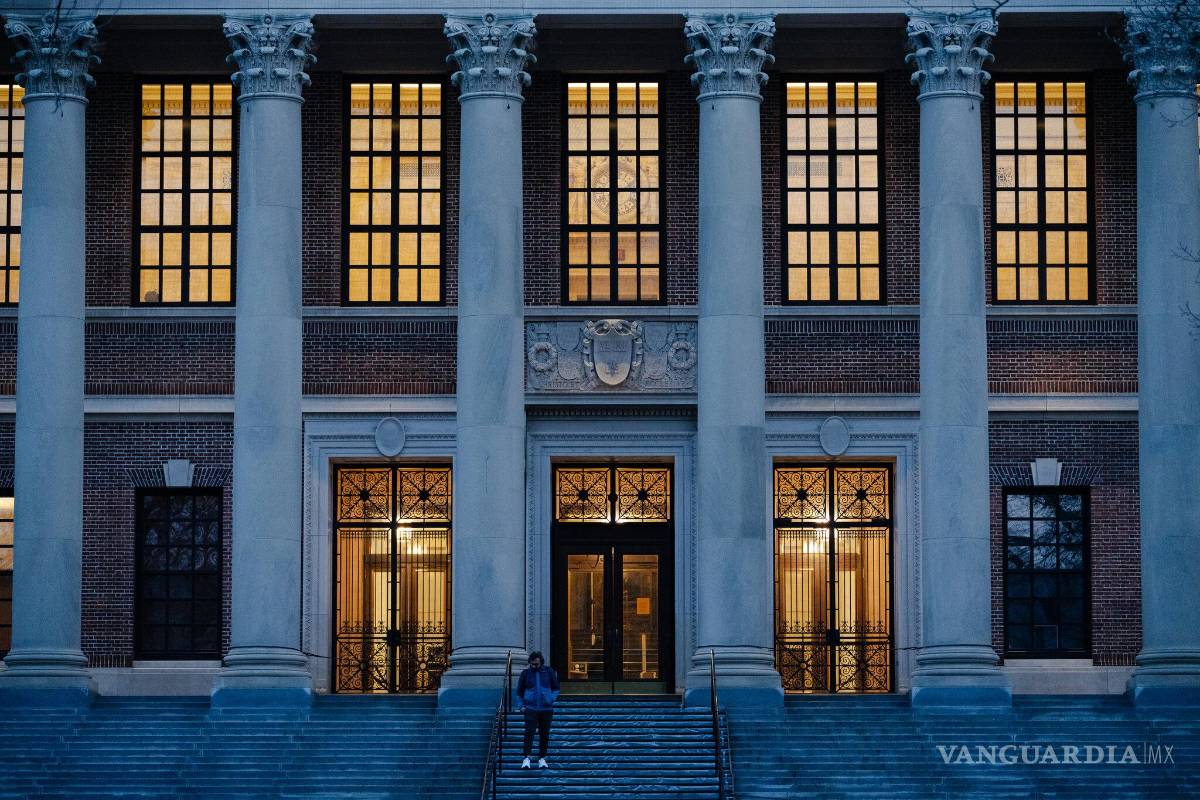 $!La Biblioteca Conmemorativa Harry Elkins Widener de la Universidad de Harvard. La universidad rechazó las exigencias de Trump.