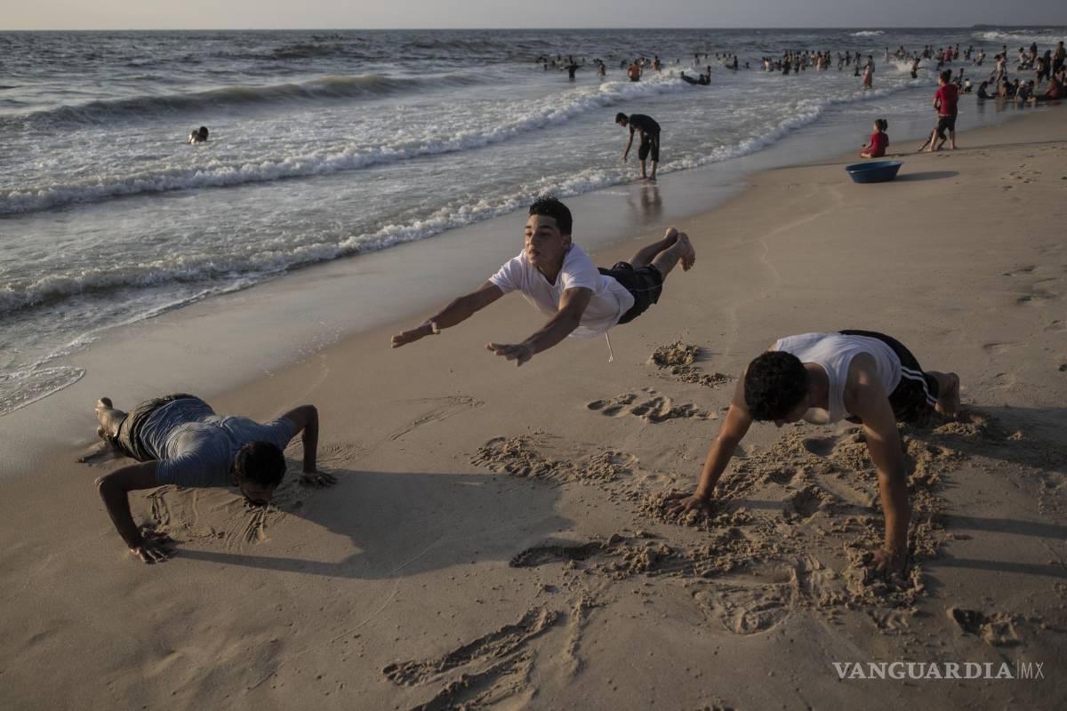 Playa del Mediterráneo, uno de los pocos espacios donde palestinos e israelitas pueden convivir sin muros