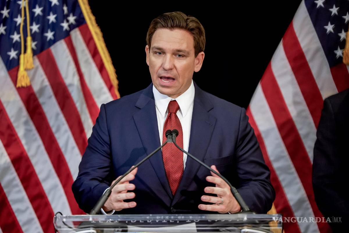 $!El candidato presidencial republicano y gobernador de Florida, Ron DeSantis, tras debatir con el gobernador demócrata de California, Gavin Newsom, en Alpharetta.