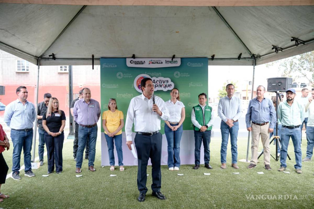 $!El alcalde Javier Díaz González encabezó la entrega de la plaza rehabilitada en la Ampliación Colinas del Sur, intervención realizada mediante el programa Activa tu Parque.