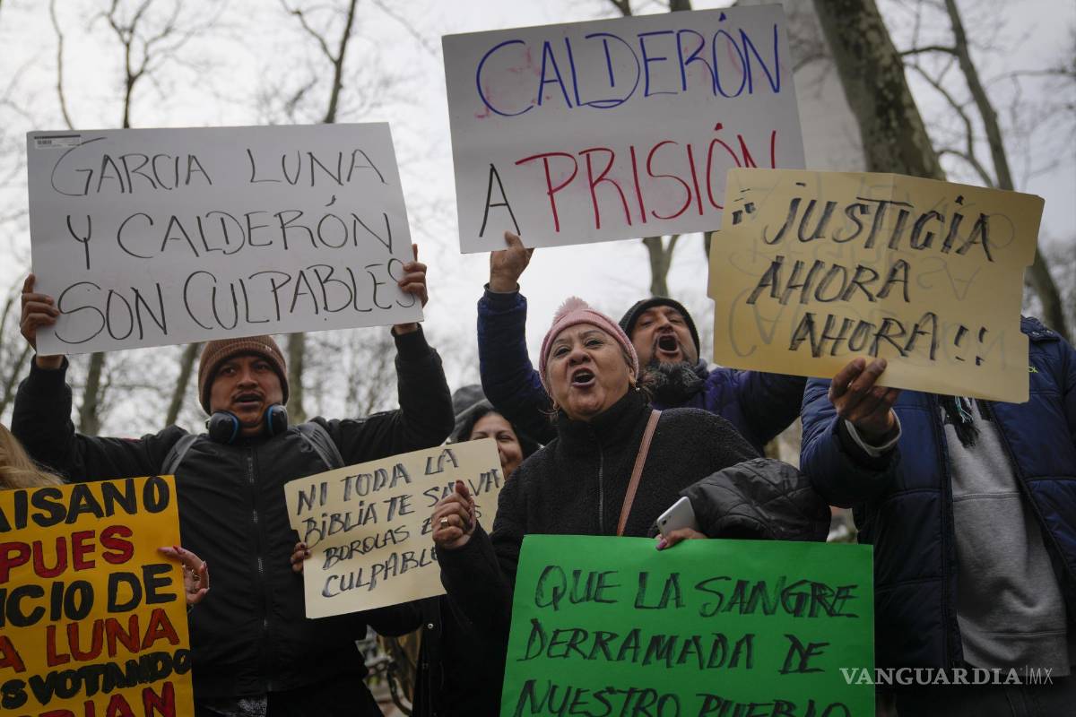 $!Afuera de la Corte del Distrito Este de Nueva York se vivió un momento de alegría tras ser declarado culpable García Luna.
