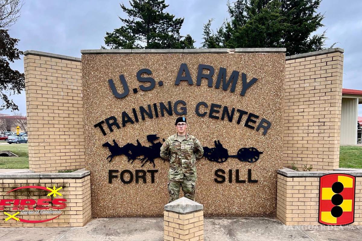 $!Foto entregada por Andrew Coady que muestra a su hijo Declan Coady el día de su graduación en su base militar en Fort Sill, Oklahoma.