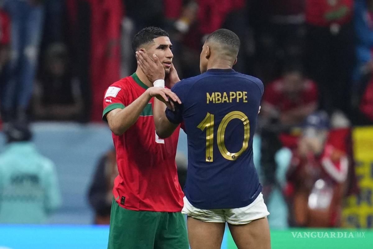$!Mbappé y Hakimi al final del encuentro de Semifinales.