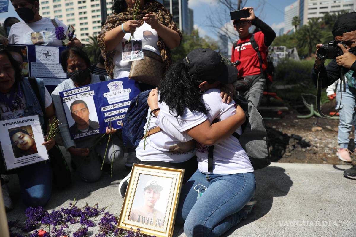 Marchan por los miles de desaparecidos en México