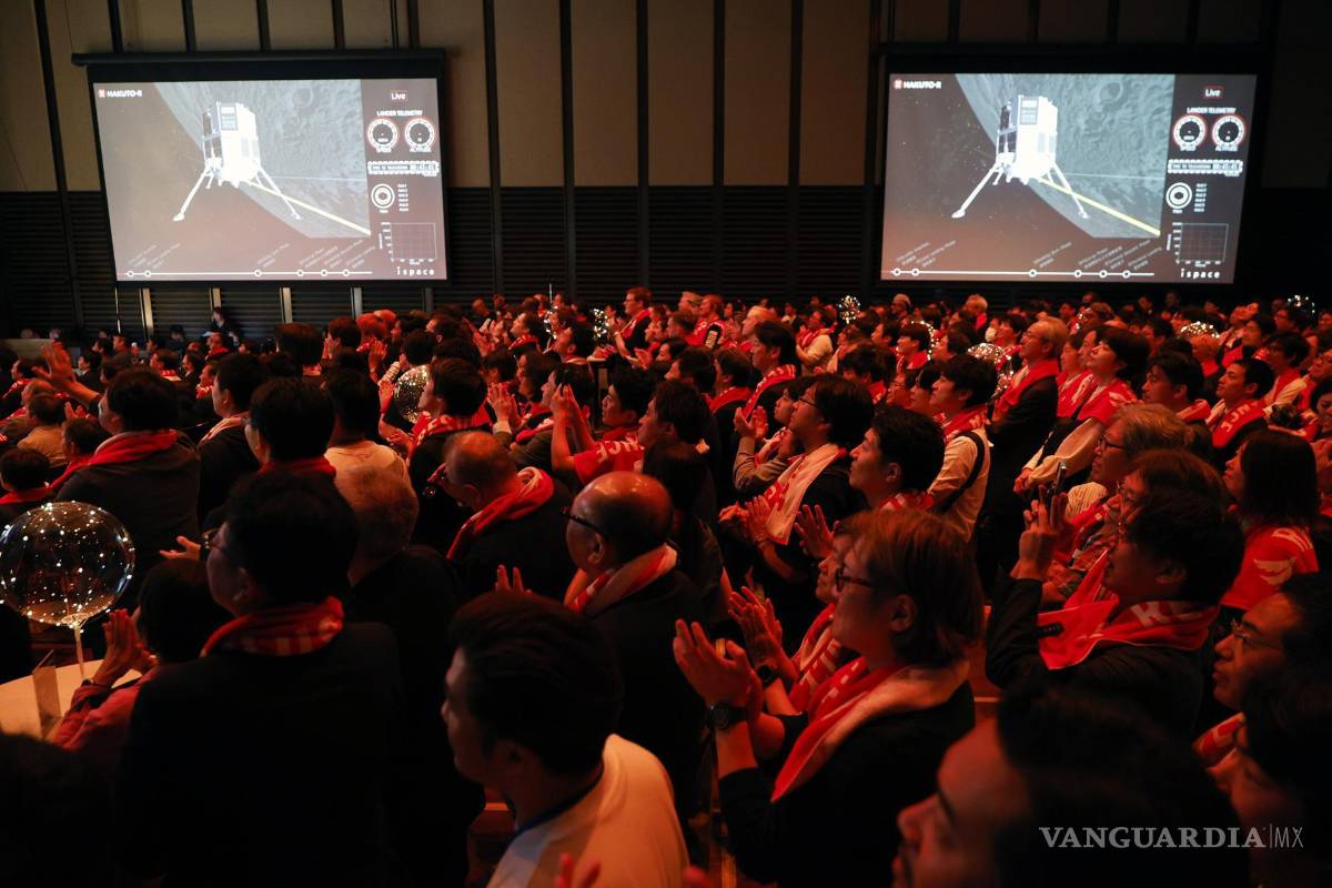 $!El personal y los invitados observan el progreso del alunizaje de Resilience; Ispace dio por fallida la misión tras perder comunicación con el módulo lunar.