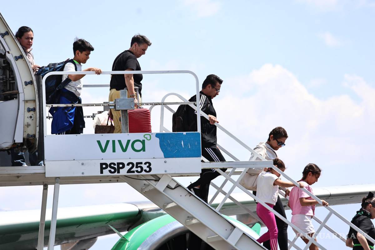 $!Usuarios que arribaron desde Cancún celebraron la apertura de esta conexión directa, al considerar que facilitará los viajes turísticos y de negocios.